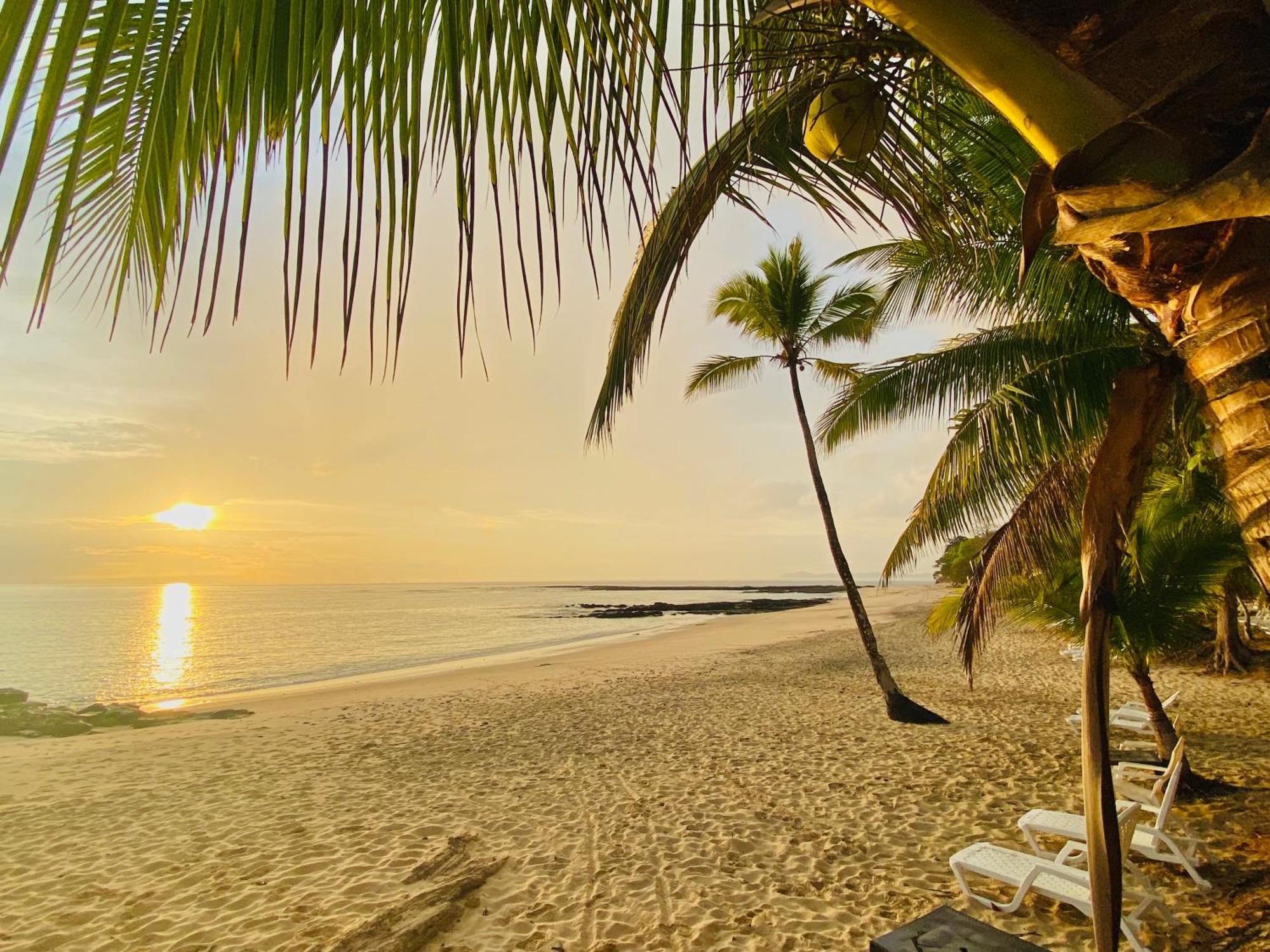 Sonny Island Resort Cabanas Frente Al Mar Punta Bajo Rico Luaran gambar